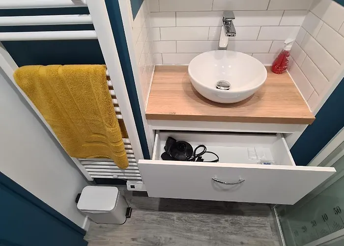 T2 Guynemer Rdc Wifi A 80m Linge De Lit Fourni *